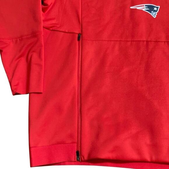 NWT * NIKE New England Patriots Red Sideline Local Lockup Pullover Hoodie- $125. - Picture 7 of 15